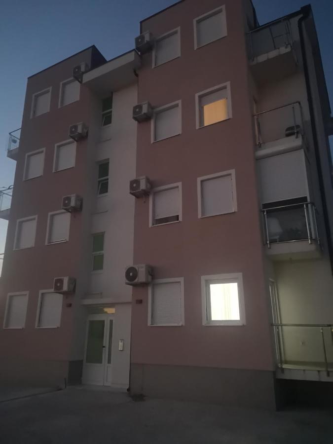 Апартаменты Jednosoban Stan Zoja Подгорица Экстерьер фото